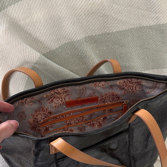 HOBO Black Leather Shoulder Bag with Tan Straps - Picture 2 of 2